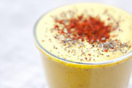Power Up Your Day: The Energizing Ginger Turmeric Smoothie