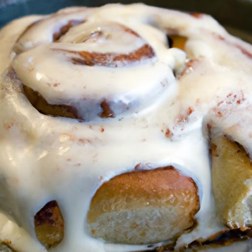 fluffy american Cinnamon Rolls with Lush Cream ⁤Cheese Icing