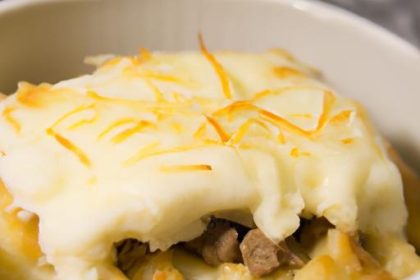 Hearty Classic Shepherd’s Pie with Irresistible Cheesy Topping
